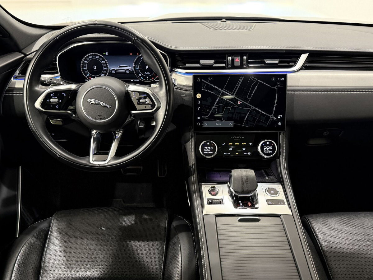 Jaguar F-Pace 2.0d i4 mhev R-Dynamic SE 90th Anniversary Edition awd 204cv auto (18)