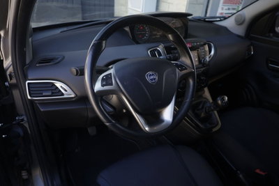 Lancia Ypsilon 1.2 69 CV 5 porte Platinum (14)