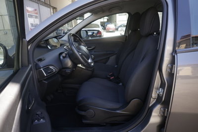 Lancia Ypsilon 1.2 69 CV 5 porte Platinum (17)