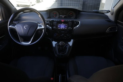 Lancia Ypsilon 1.2 69 CV 5 porte Platinum (2)