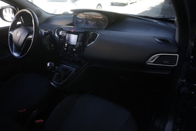 Lancia Ypsilon 1.2 69 CV 5 porte Platinum (8)