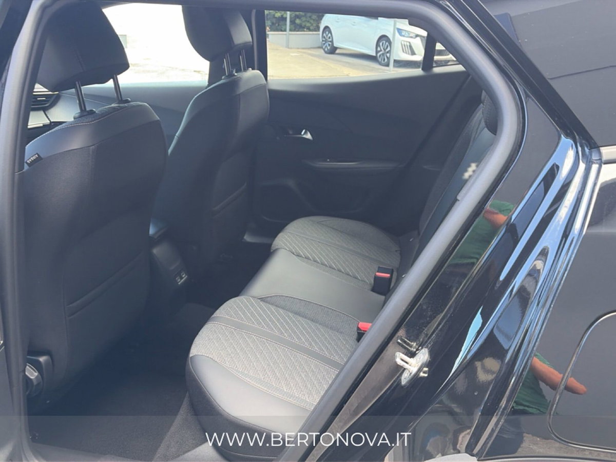 Peugeot 2008 1.2 turbo Allure 100cv (10)