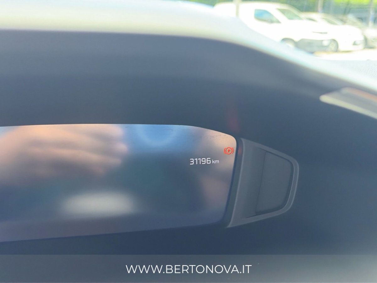 Peugeot 2008 1.2 turbo Allure 100cv (11)