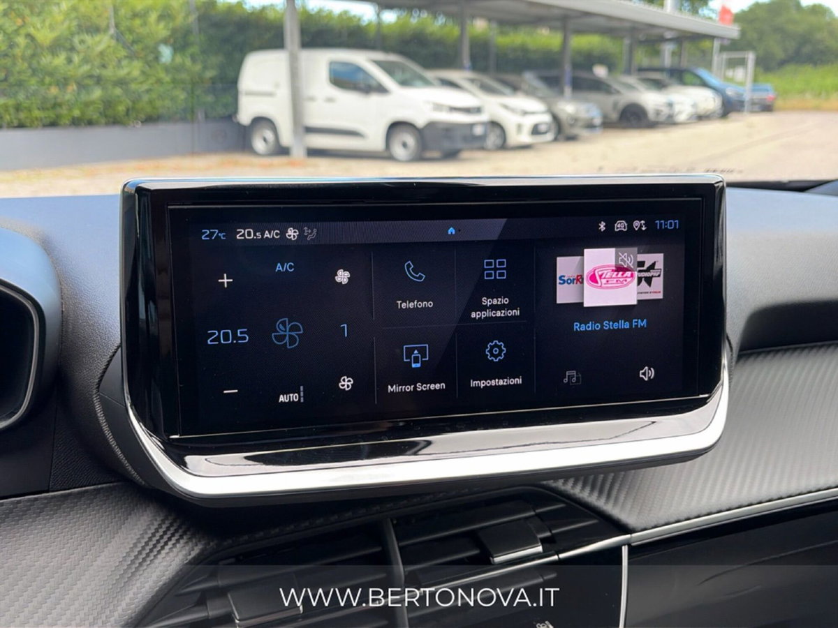 Peugeot 2008 1.2 turbo Allure 100cv (13)