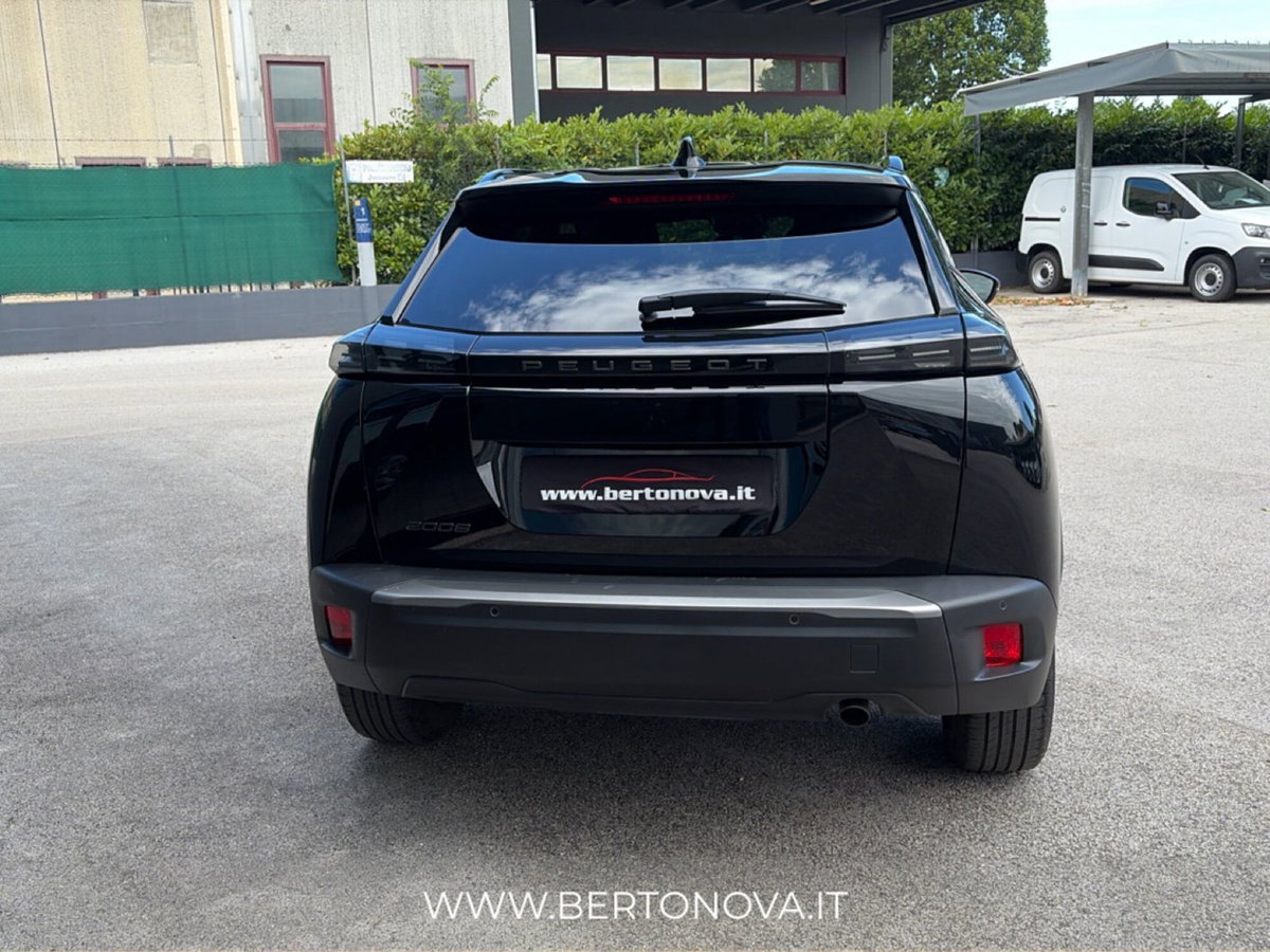 Peugeot 2008 1.2 turbo Allure 100cv (4)