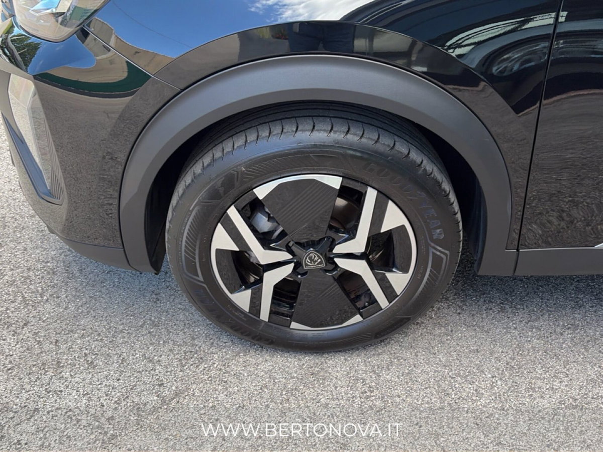 Peugeot 2008 1.2 turbo Allure 100cv (8)