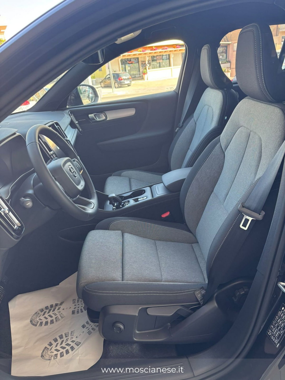 Volvo XC40 B3 automatico Core (11)