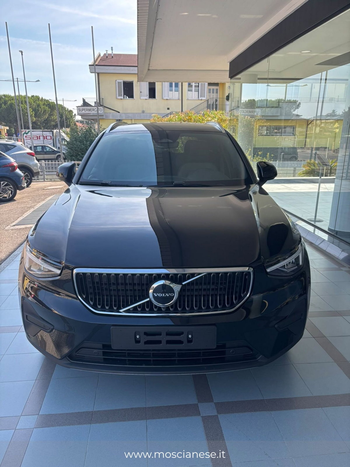 Volvo XC40 B3 automatico Core (2)