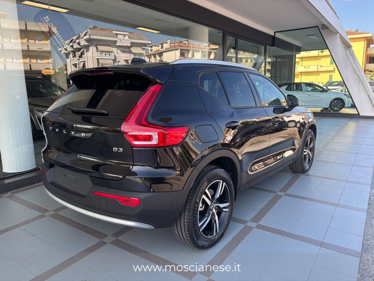 Volvo XC40 B3 automatico Core (4)