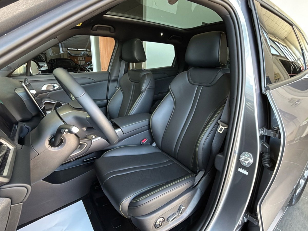 Byd Atto 2 DM-i 1.5 phev Boost 212cv (10)
