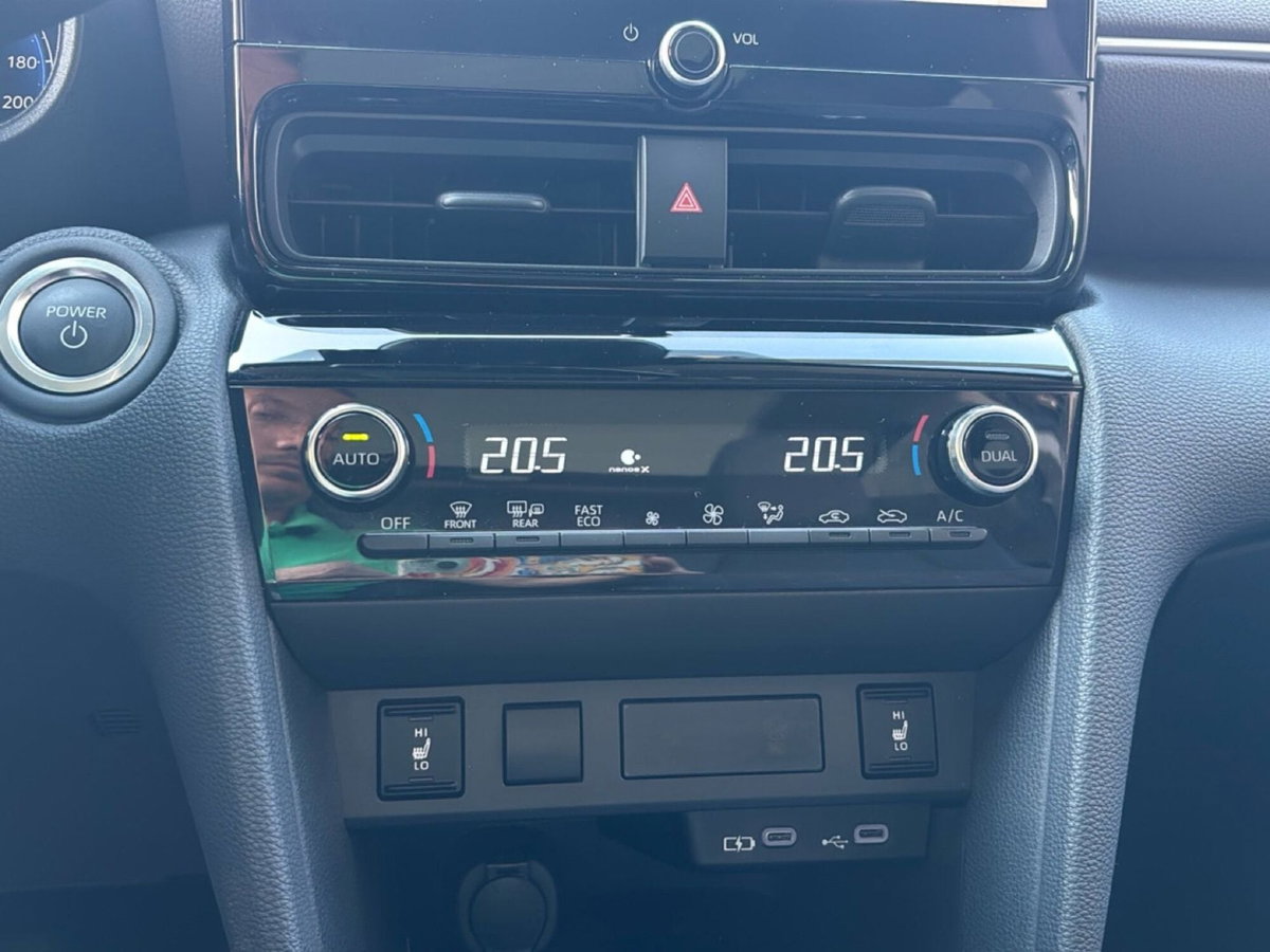 Toyota Yaris Cross Lounge fwd 130cv e-cvt (16)