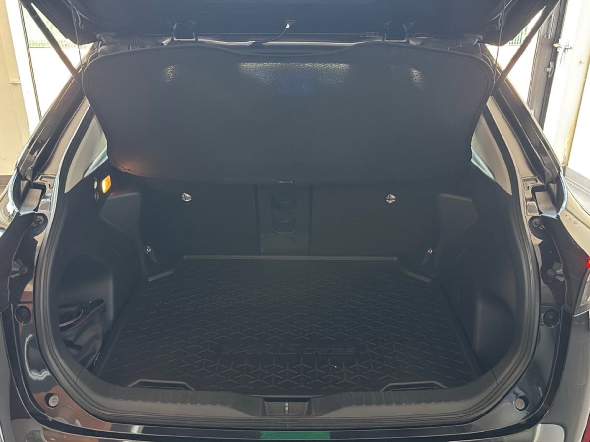 Toyota Yaris Cross Lounge fwd 130cv e-cvt (18)