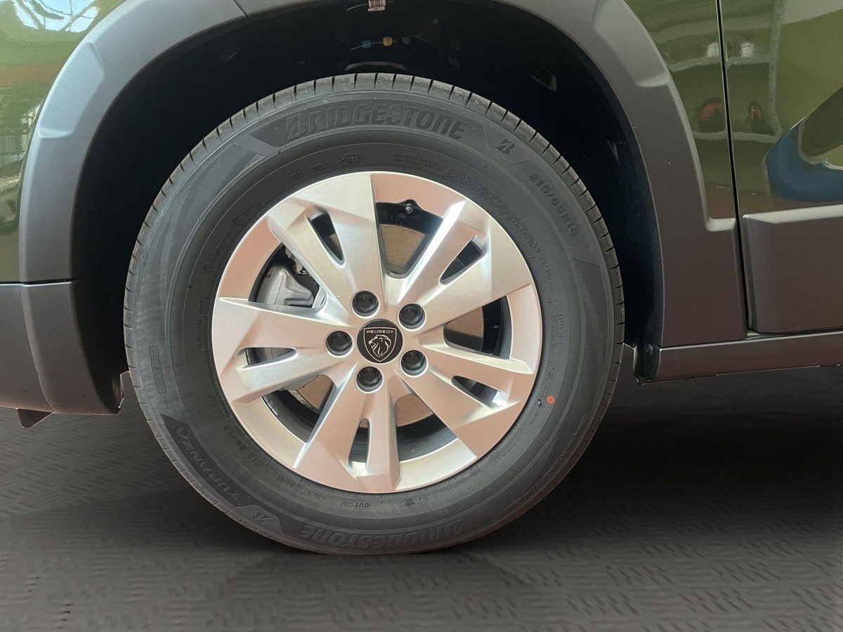 Peugeot Rifter Long 1.5 bluehdi Allure 130cv eat8 (4)