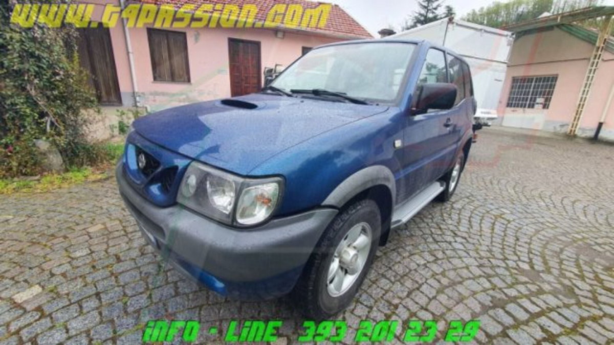 Nissan Terrano II 2.7 TD 3 porte Safari (2)