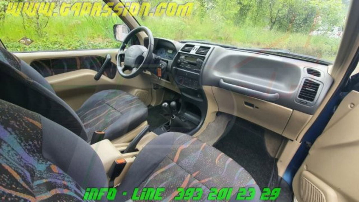 Nissan Terrano II 2.7 TD 3 porte Safari (9)