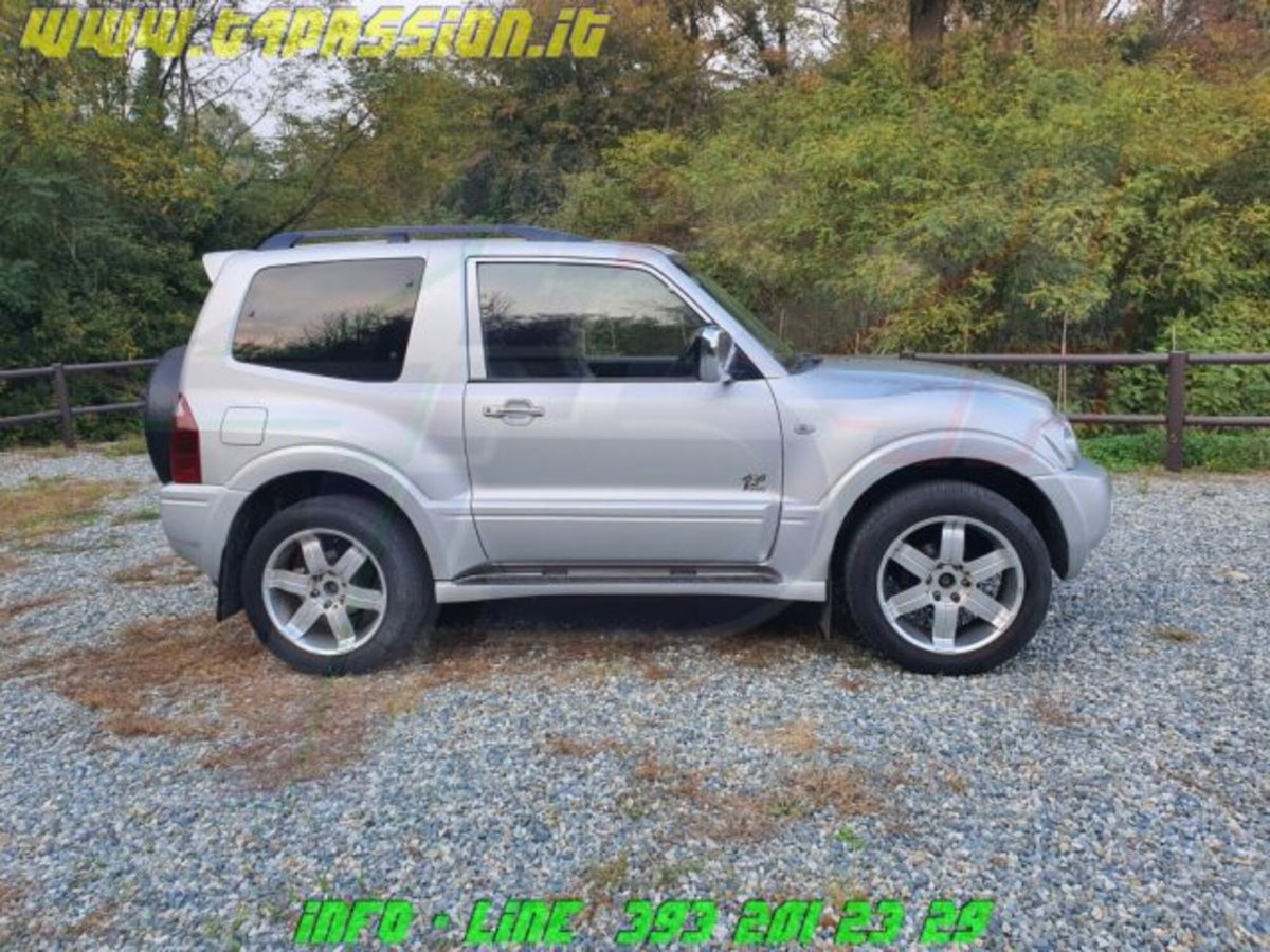 Mitsubishi Pajero 3.2 16V DI-D 3p. GLS2 (3)