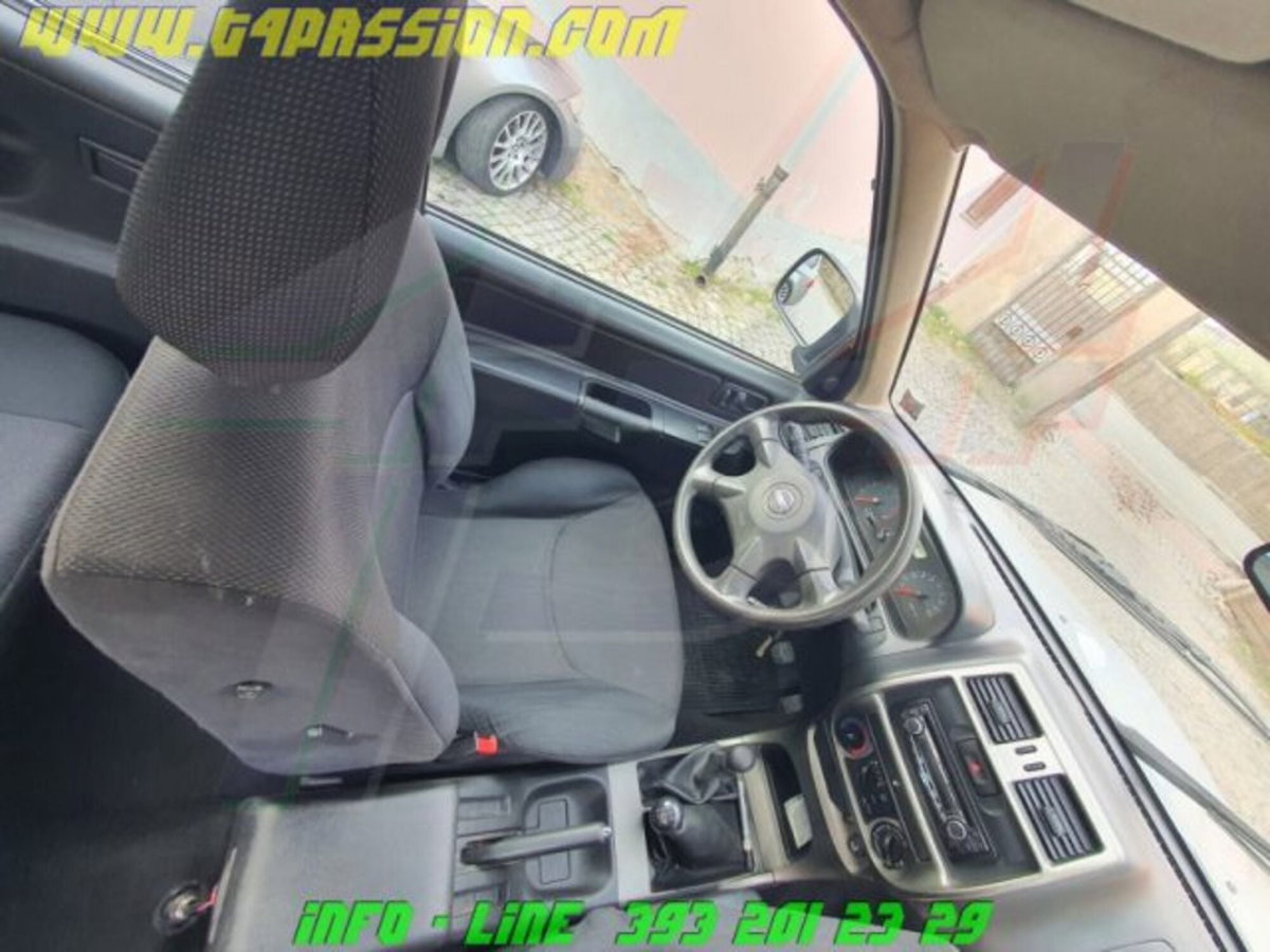 Nissan Terrano II 2.7 Tdi 3p. Sport Saf. Autoc. (10)