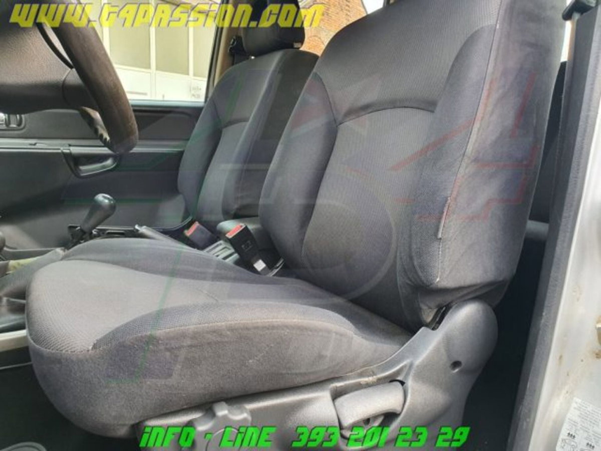 Nissan Terrano II 2.7 Tdi 3p. Sport Saf. Autoc. (16)