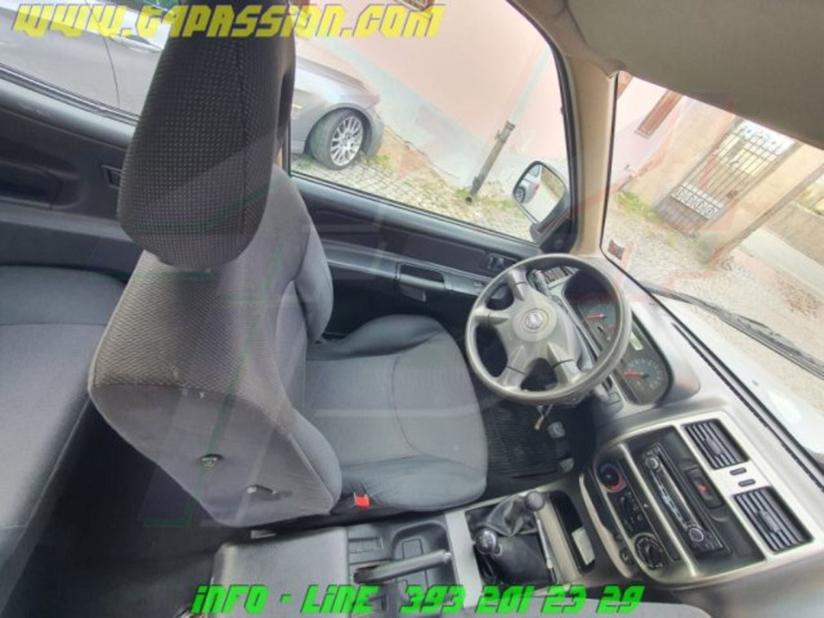 Nissan Terrano II 2.7 Tdi 3p. Sport Saf. Autoc. (9)
