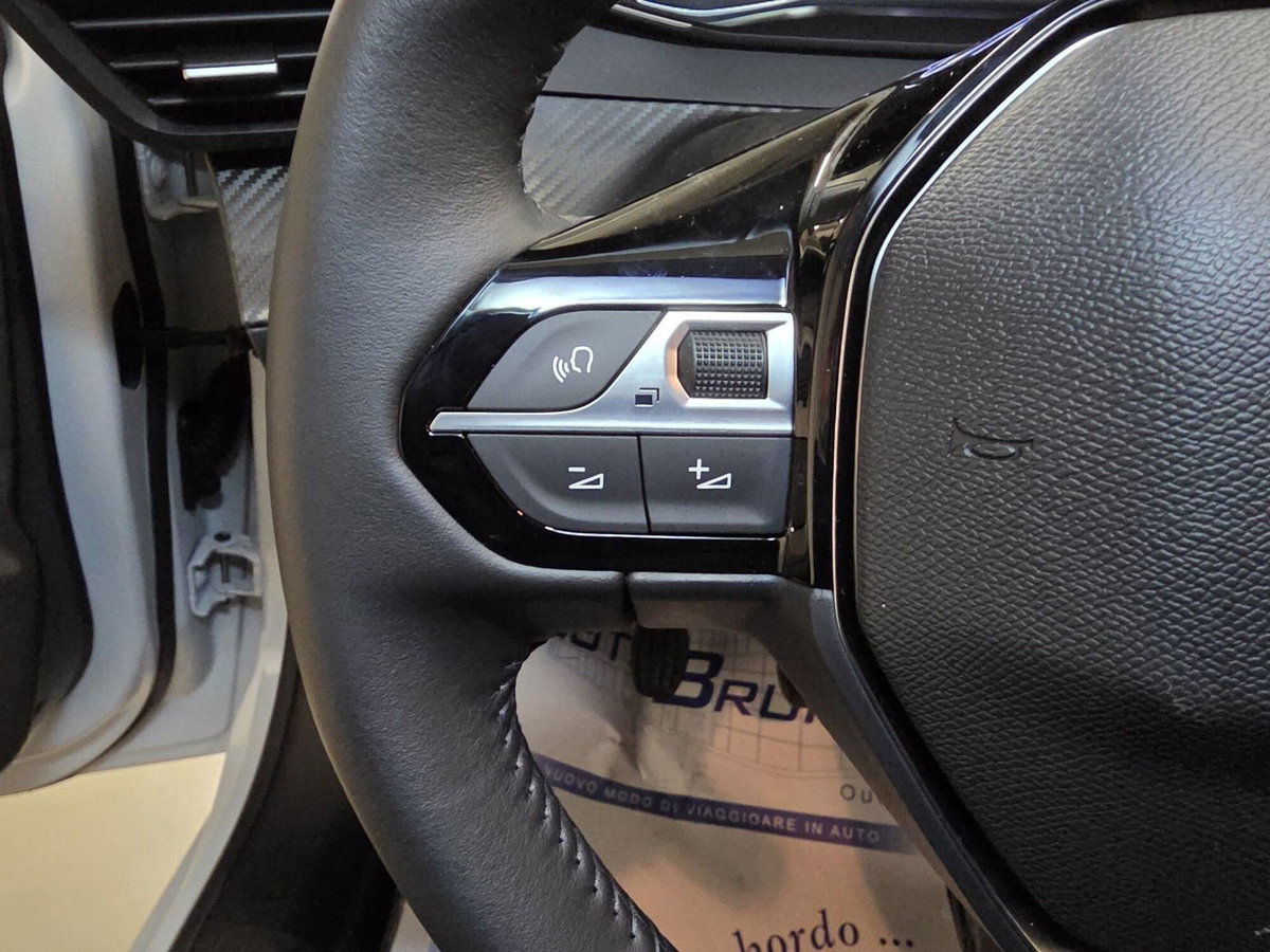 Peugeot 208 1.2 turbo Edition 100cv (13)