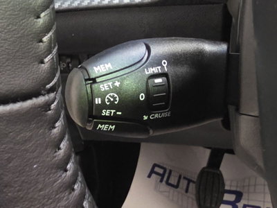 Peugeot 208 1.2 turbo Edition 100cv (18)