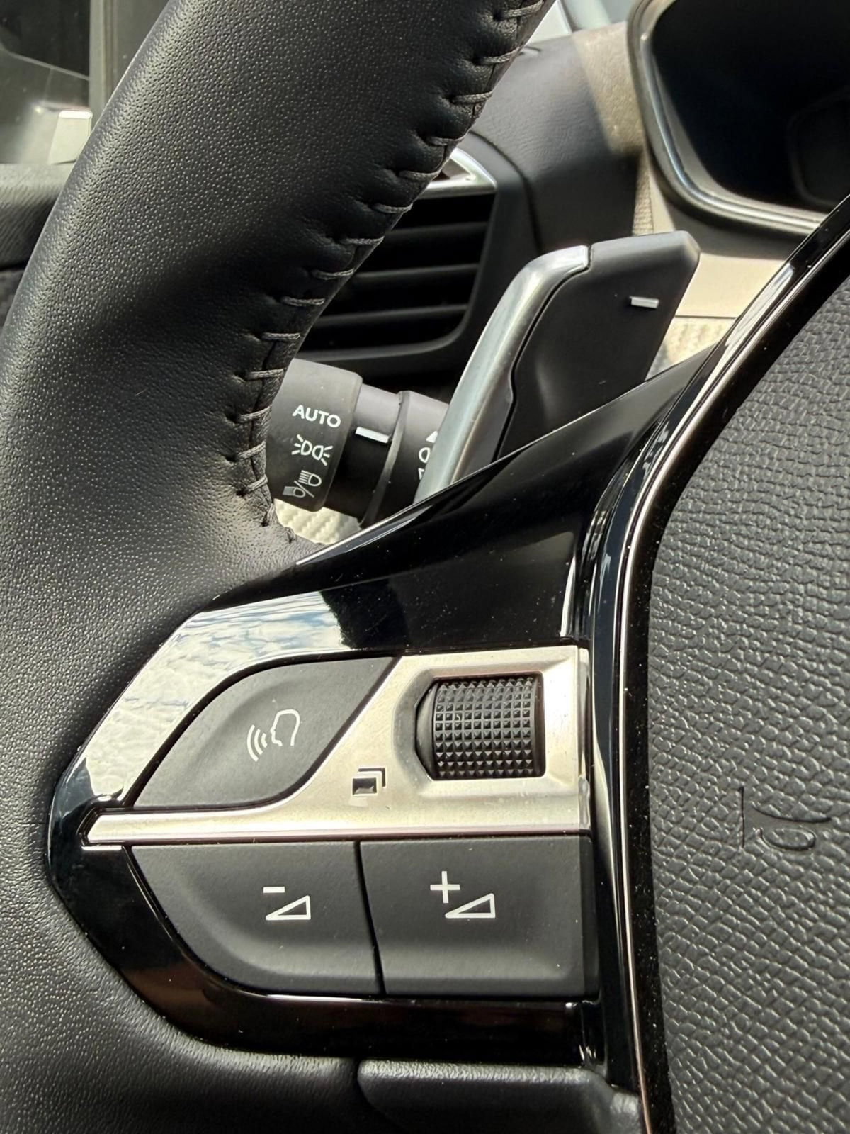 Peugeot 208 motore elettrico 136 CV 5 porte Allure (9)