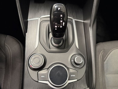 Alfa Romeo Giulia 2.2 Turbodiesel 150 CV AT8 Business (11)