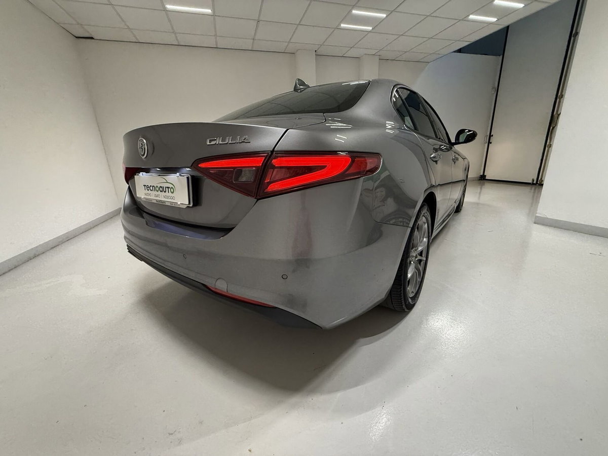 Alfa Romeo Giulia 2.2 Turbodiesel 150 CV AT8 Business (16)