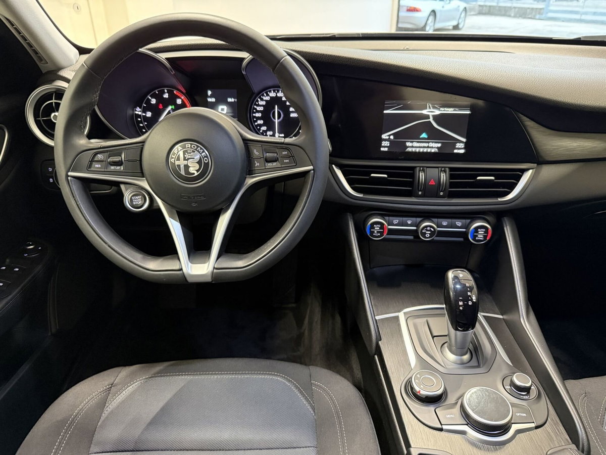 Alfa Romeo Giulia 2.2 Turbodiesel 150 CV AT8 Business (4)
