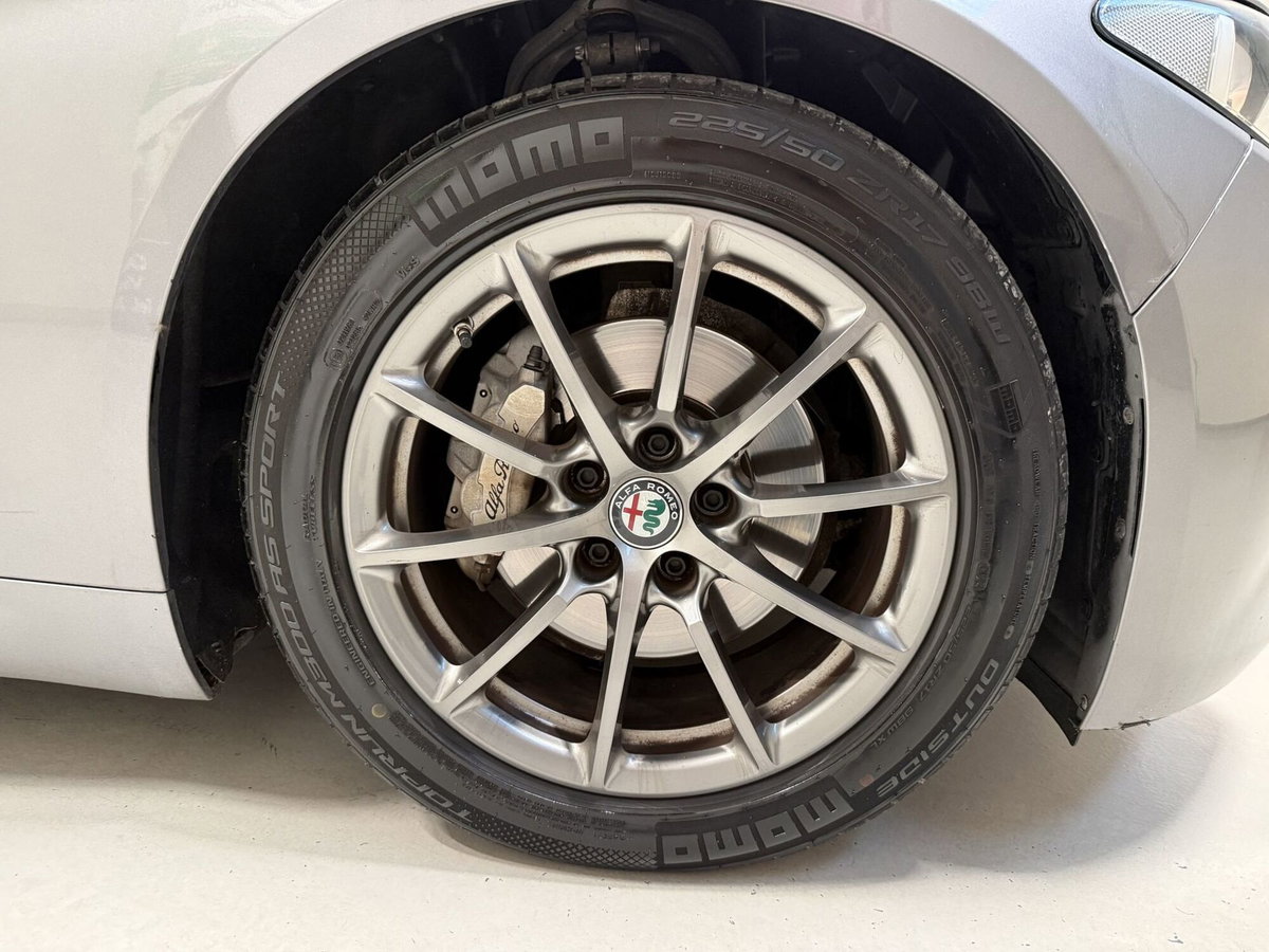 Alfa Romeo Giulia 2.2 Turbodiesel 150 CV AT8 Business (9)