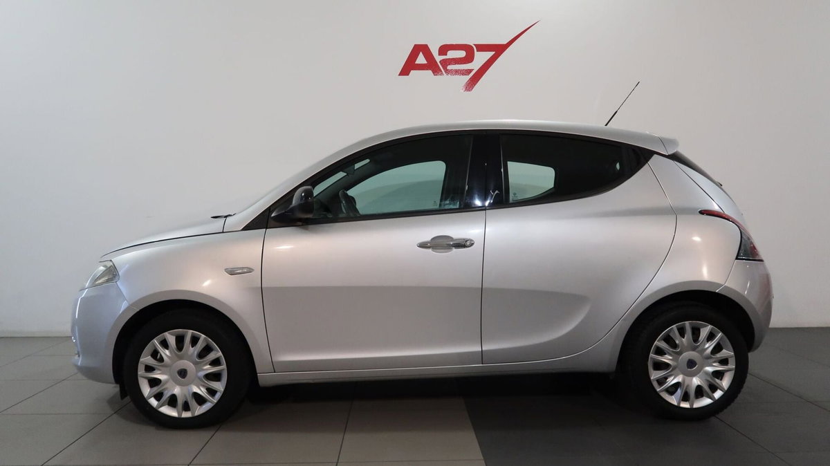 Lancia Ypsilon 1.2 69 CV Argento (3)