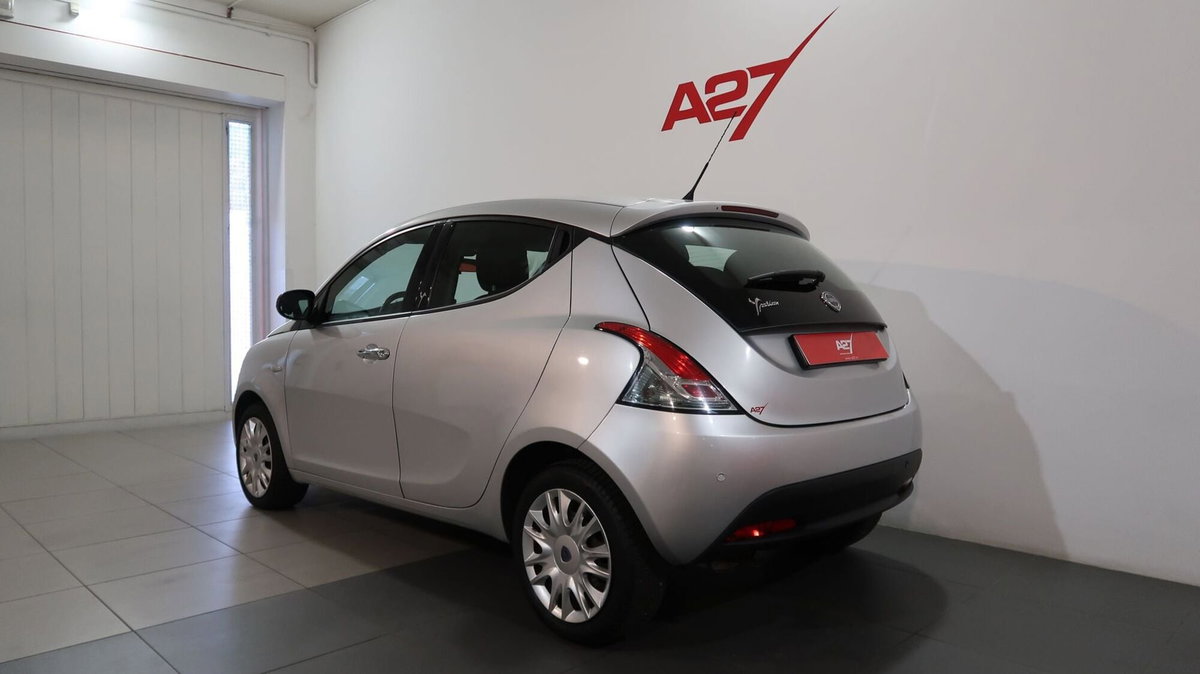 Lancia Ypsilon 1.2 69 CV Argento (5)