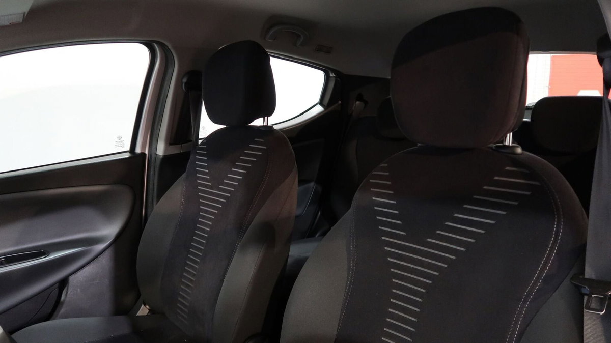 Lancia Ypsilon 1.2 69 CV Argento (8)