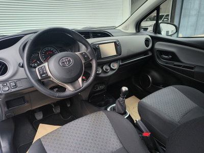 Toyota Yaris 1.3 3 porte Active (10)