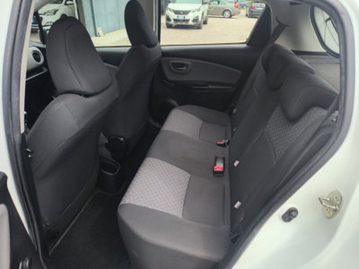 Toyota Yaris 1.3 3 porte Active (11)