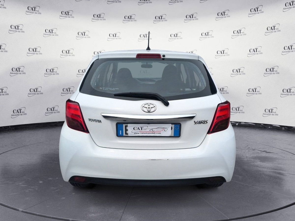 Toyota Yaris 1.3 3 porte Active (6)