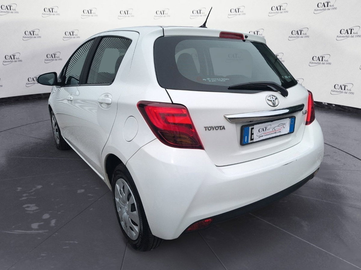 Toyota Yaris 1.3 3 porte Active (8)