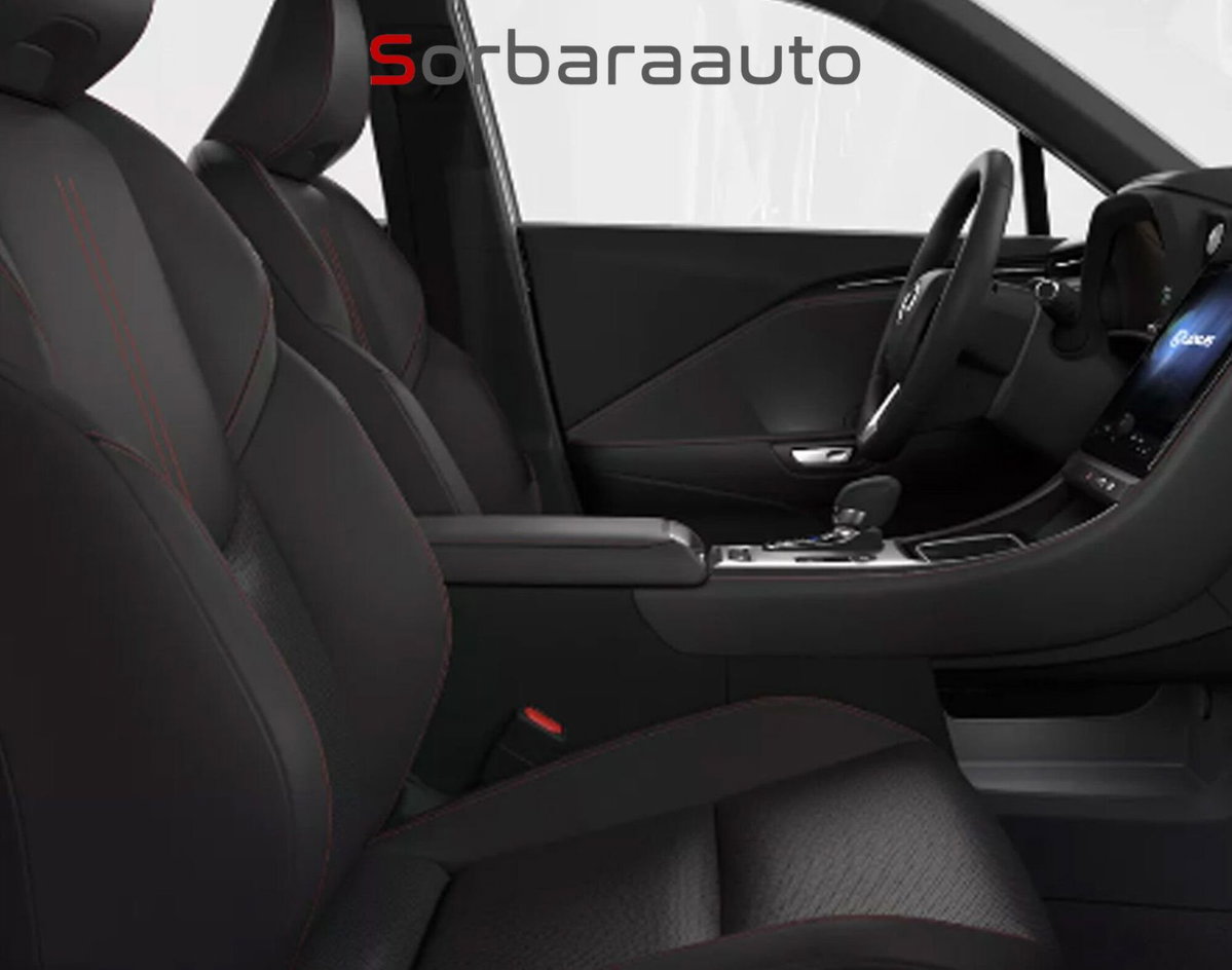 Lexus LBX 1.5 hybrid Class 2wd (2)