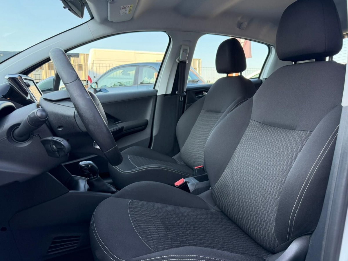 Peugeot 208 82 5 porte Allure (10)