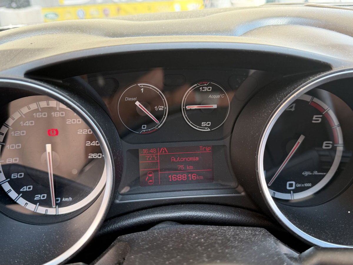 Alfa Romeo Giulietta 1.6 JTDm Ti 120cv (6)