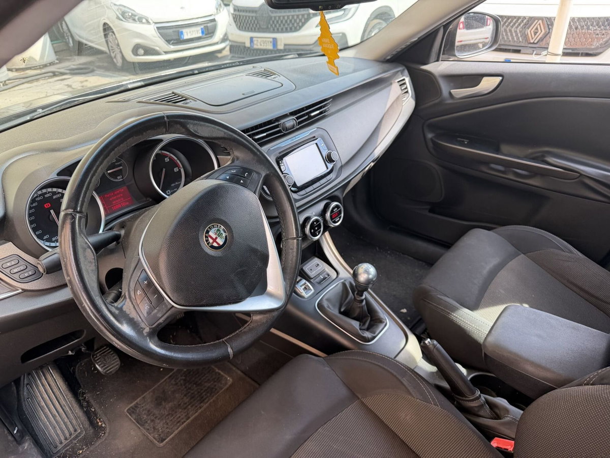 Alfa Romeo Giulietta 1.6 JTDm Ti 120cv (9)