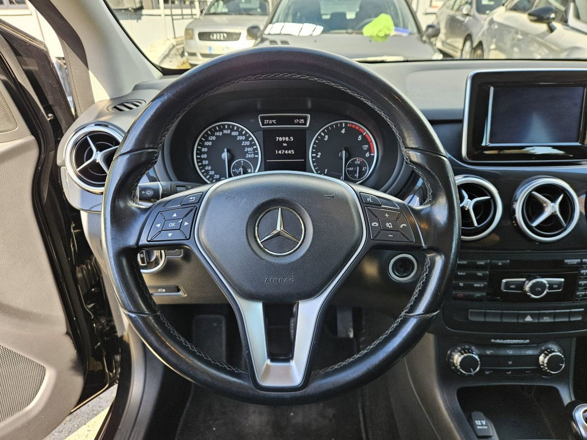 Mercedes-Benz Classe B 180 CDI BlueEFFICIENCY Executive (13)
