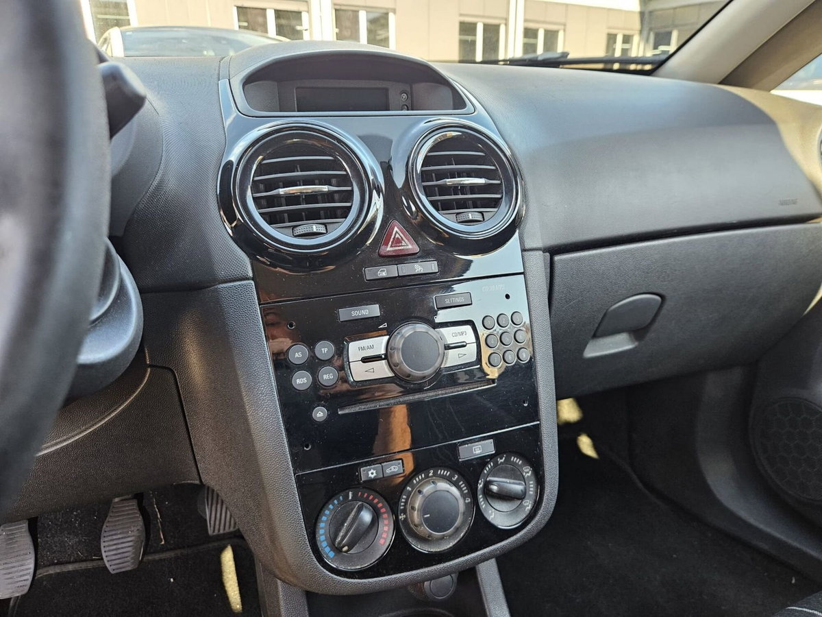 Opel Corsa 1.2 80CV 3 porte GPL-TECH Edition (11)