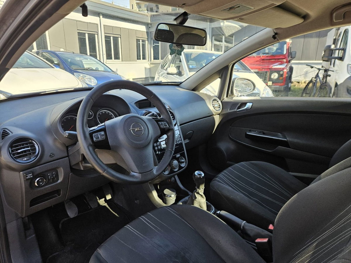 Opel Corsa 1.2 80CV 3 porte GPL-TECH Edition (5)
