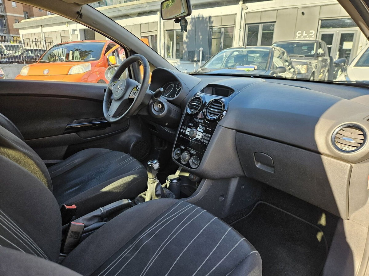 Opel Corsa 1.2 80CV 3 porte GPL-TECH Edition (8)