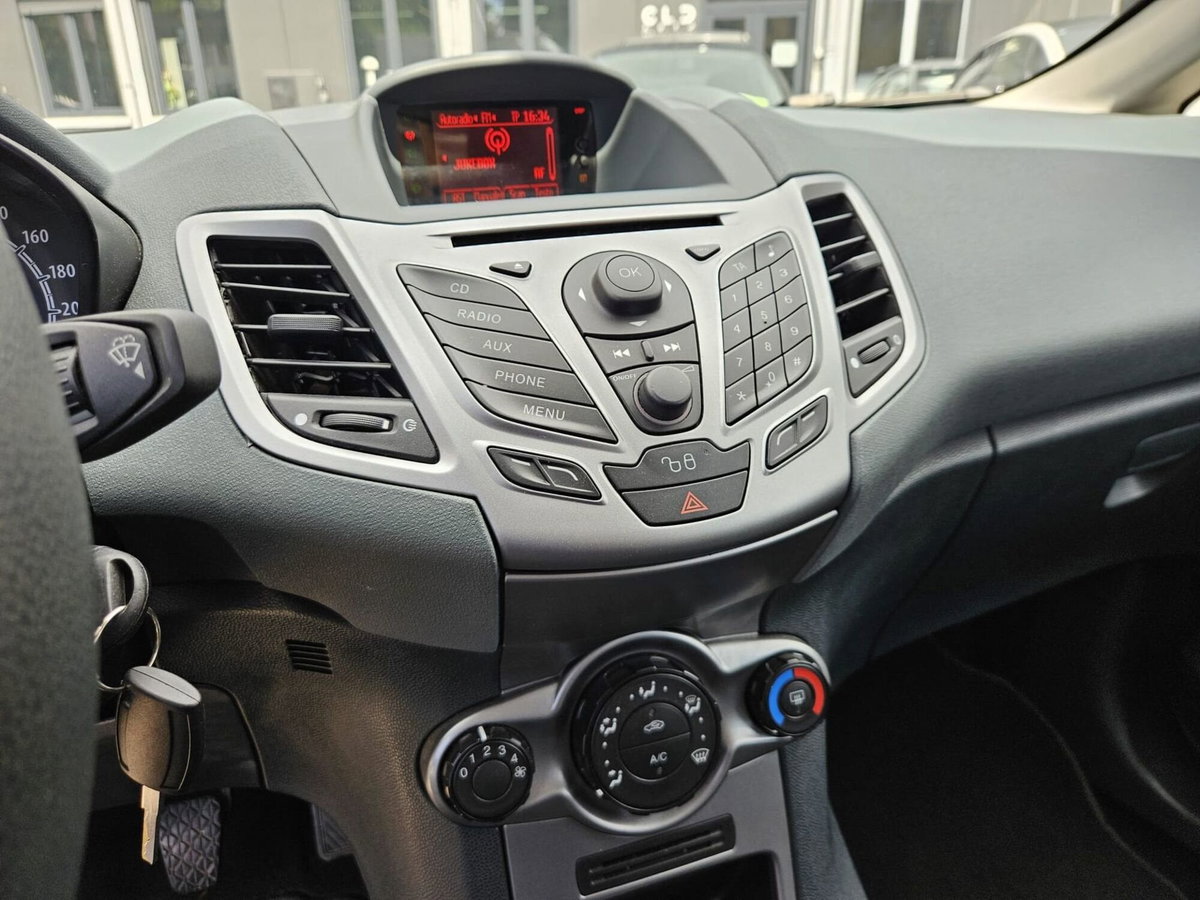 Ford Fiesta 1.2 60CV 3 porte Titanium (14)