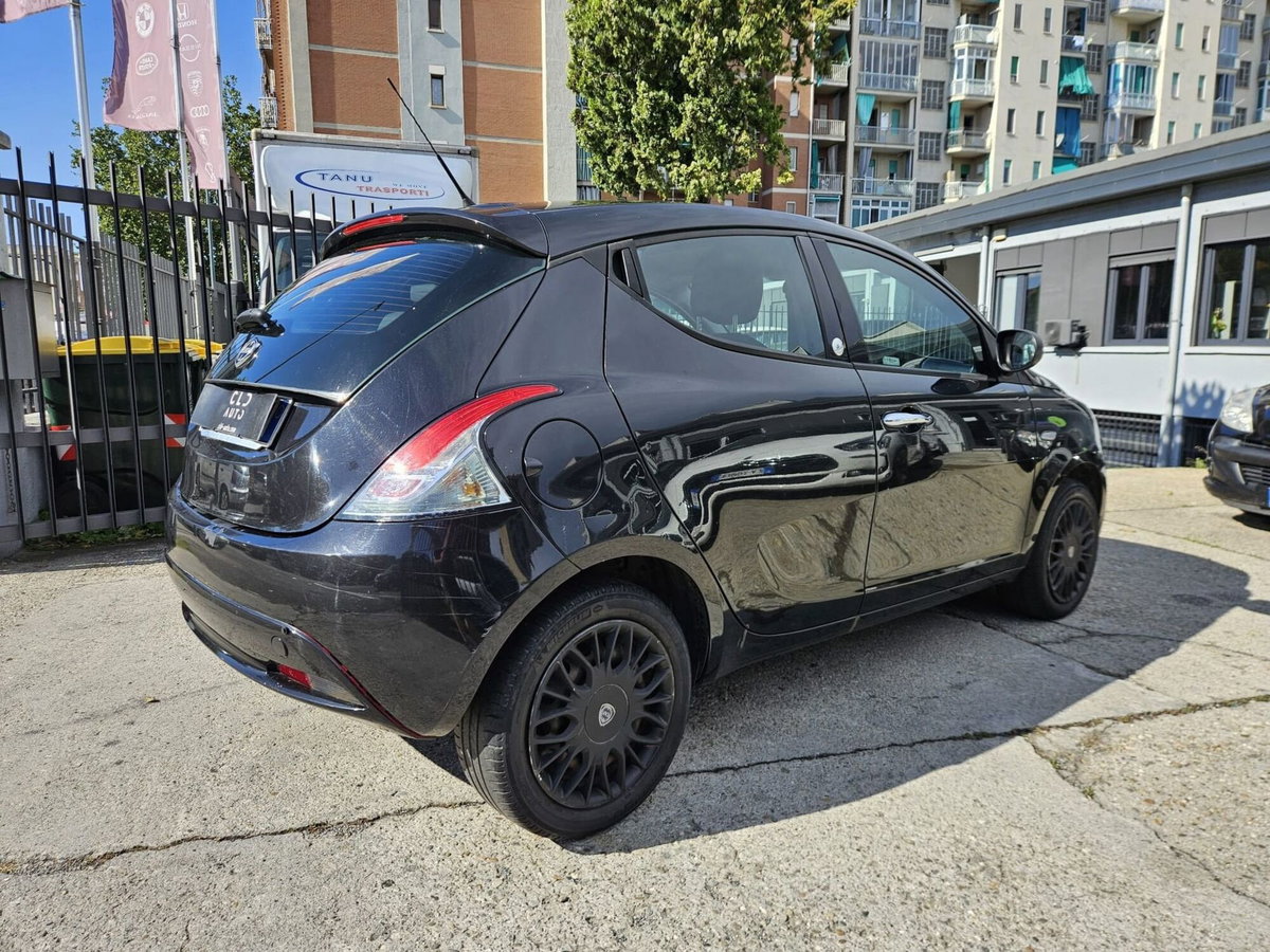 Lancia Ypsilon 1.2 69 CV 5 porte GPL Ecochic Alberta Ferretti (3)