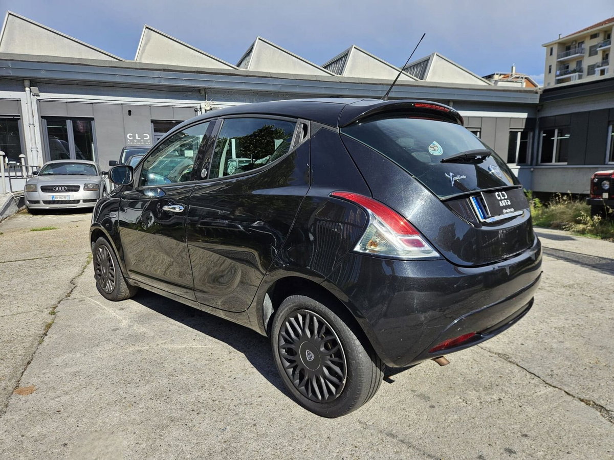 Lancia Ypsilon 1.2 69 CV 5 porte GPL Ecochic Alberta Ferretti (4)