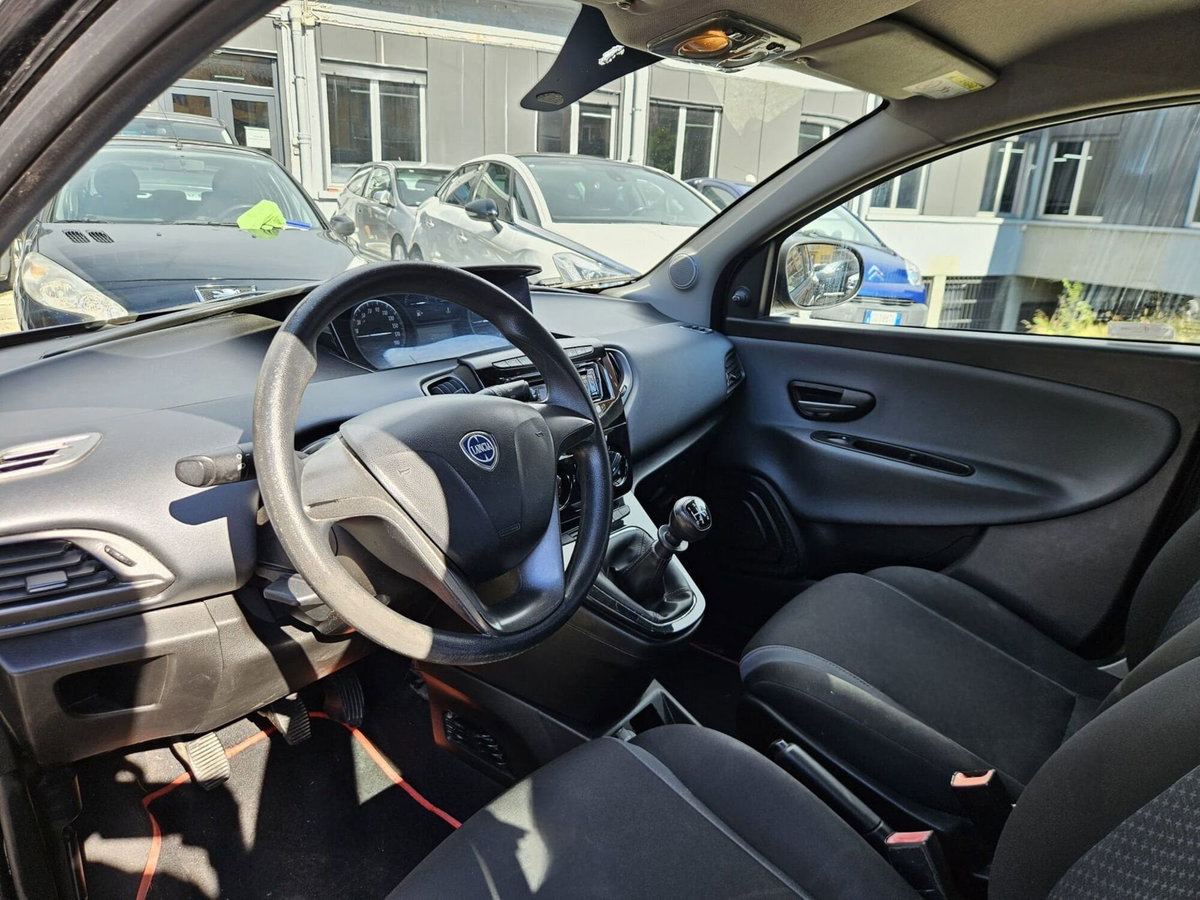 Lancia Ypsilon 1.2 69 CV 5 porte GPL Ecochic Alberta Ferretti (5)
