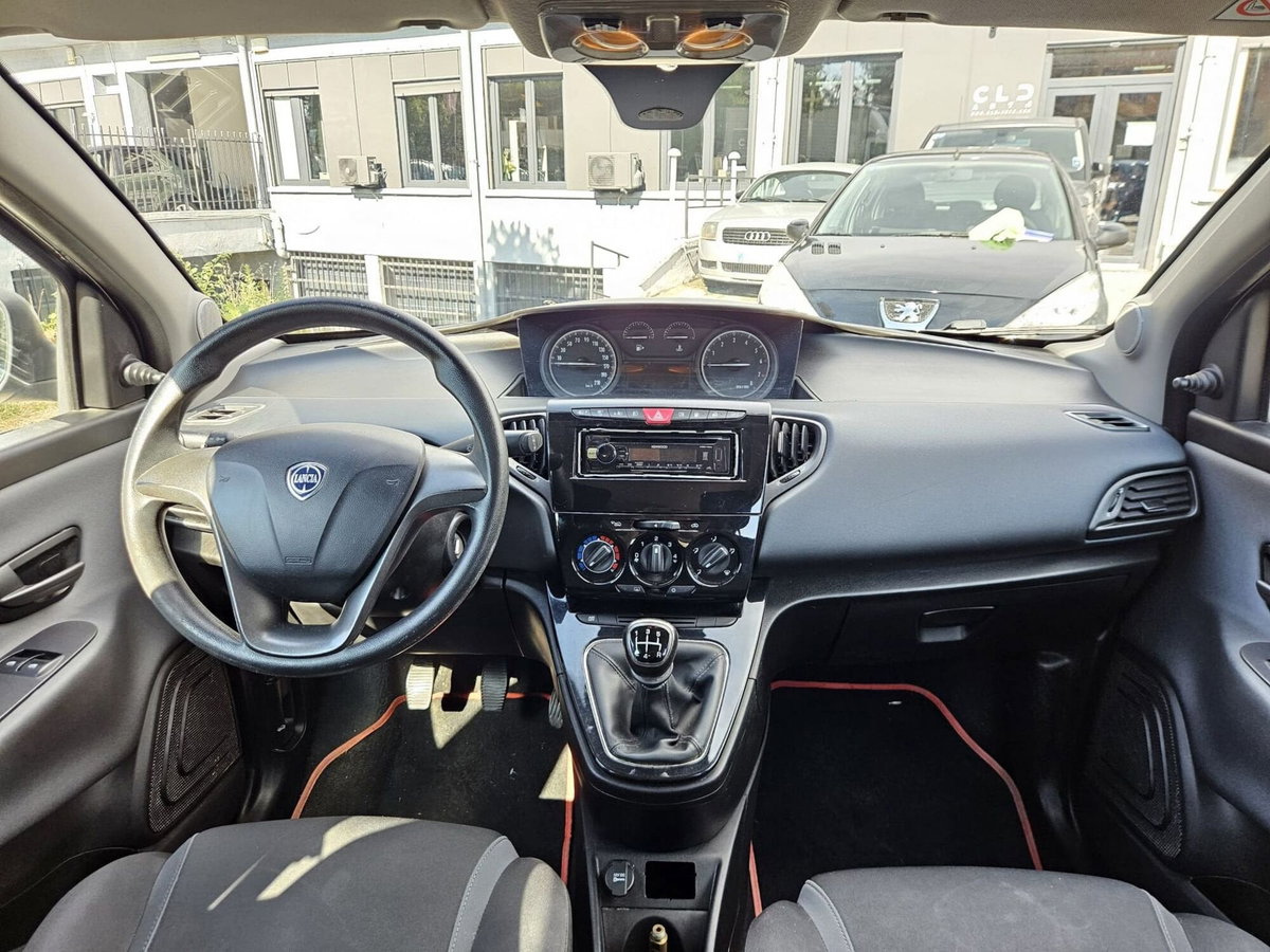 Lancia Ypsilon 1.2 69 CV 5 porte GPL Ecochic Alberta Ferretti (7)
